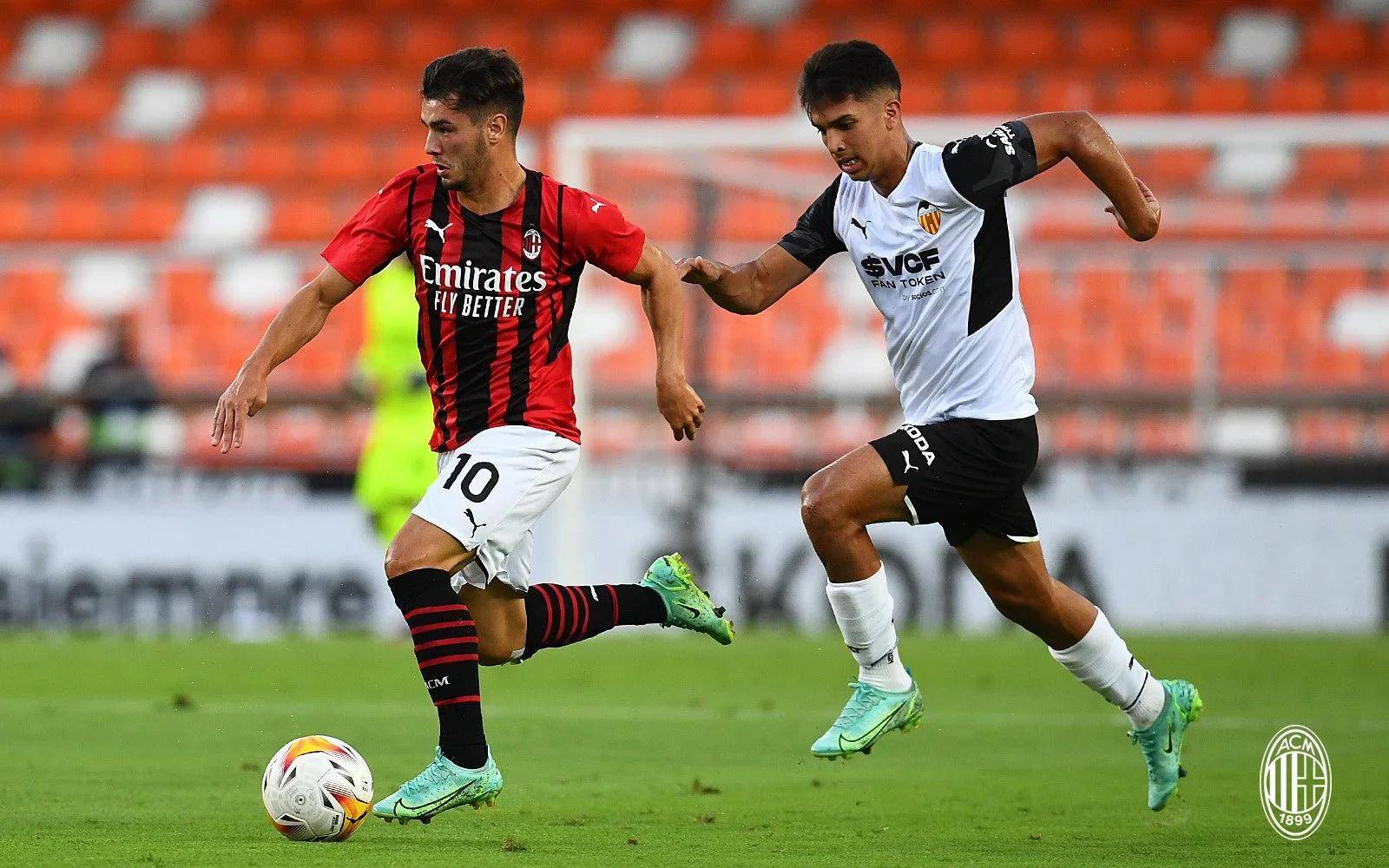 AC米兰鏖战瓦伦西亚，佩德里高光表现