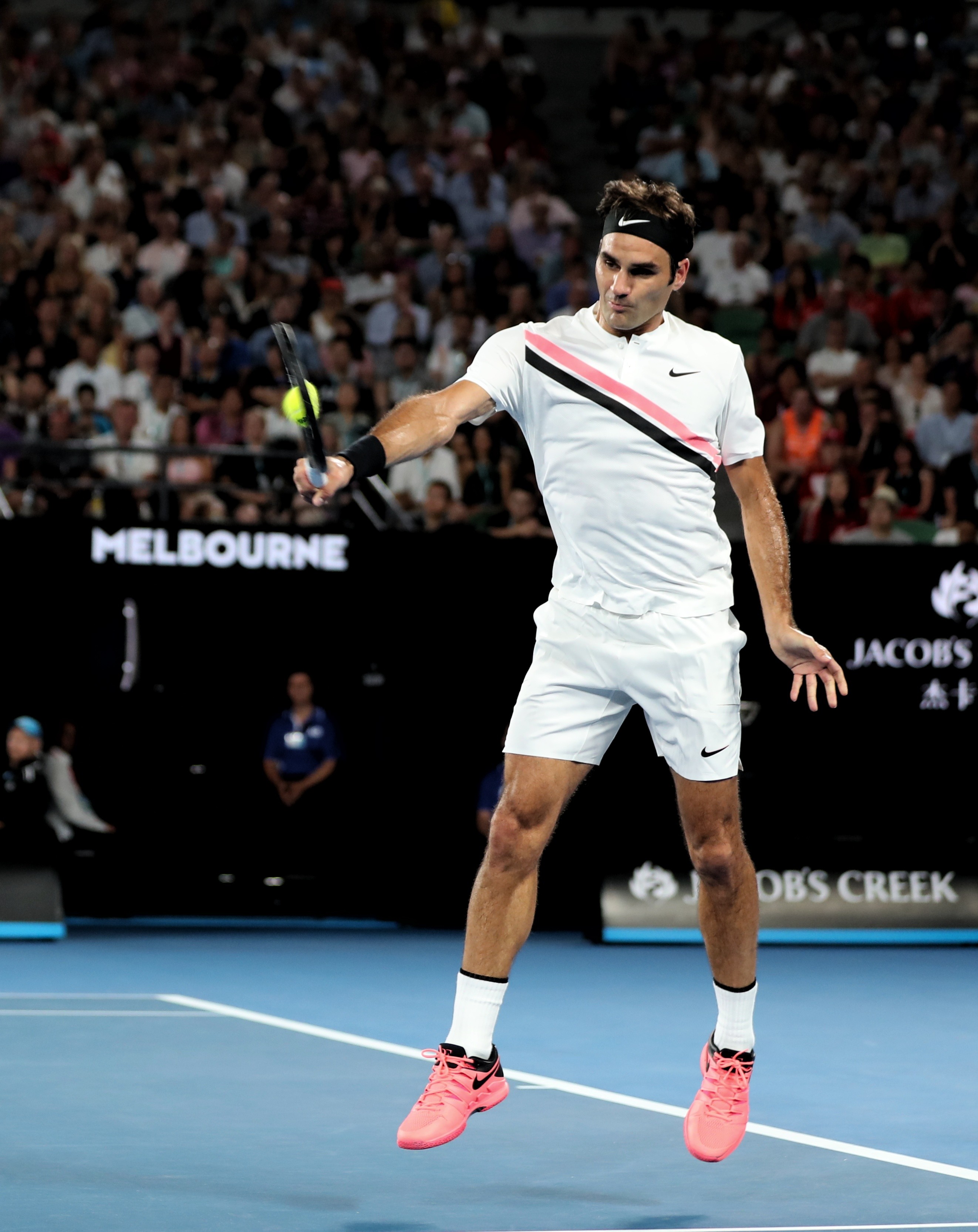 包含世界网球队强势意大利网球队，费德勒送出助攻的词条