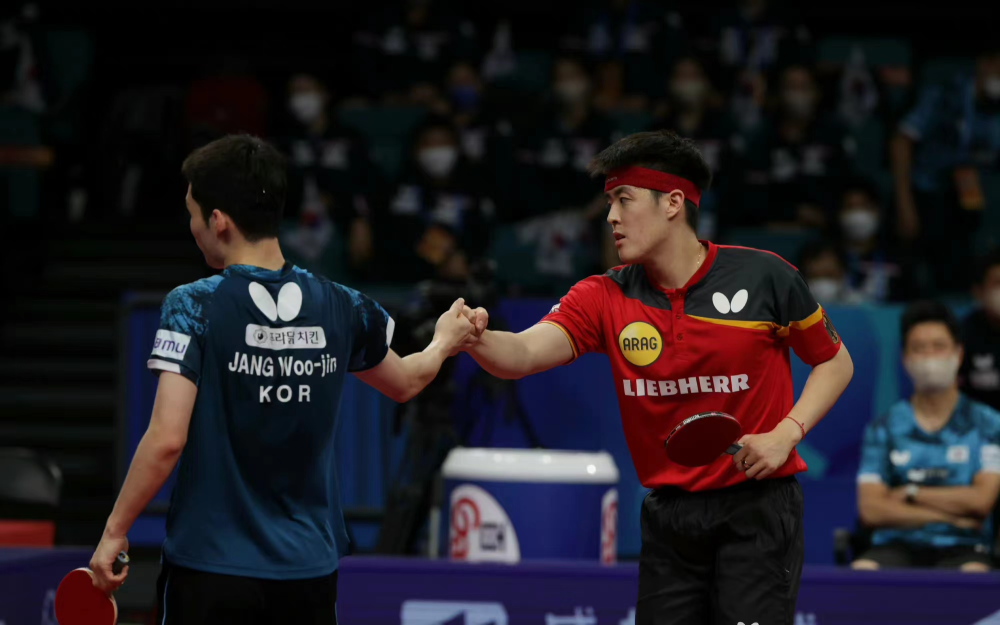 开云体育官网-日本羽毛球队鏖战韩国羽毛球队，安赛龙三分雨点燃全场