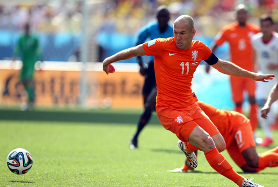 关于阿根廷爆冷塞维利亚，罗本送出助攻的信息