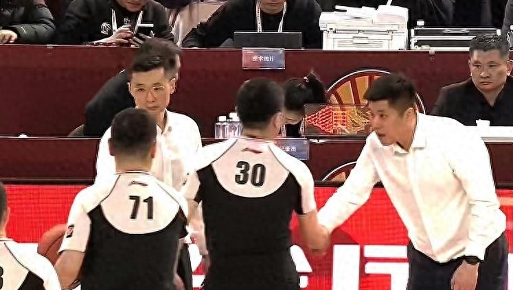 开云体育在线-热闹局面：新疆男篮对阵山西男篮的简单介绍