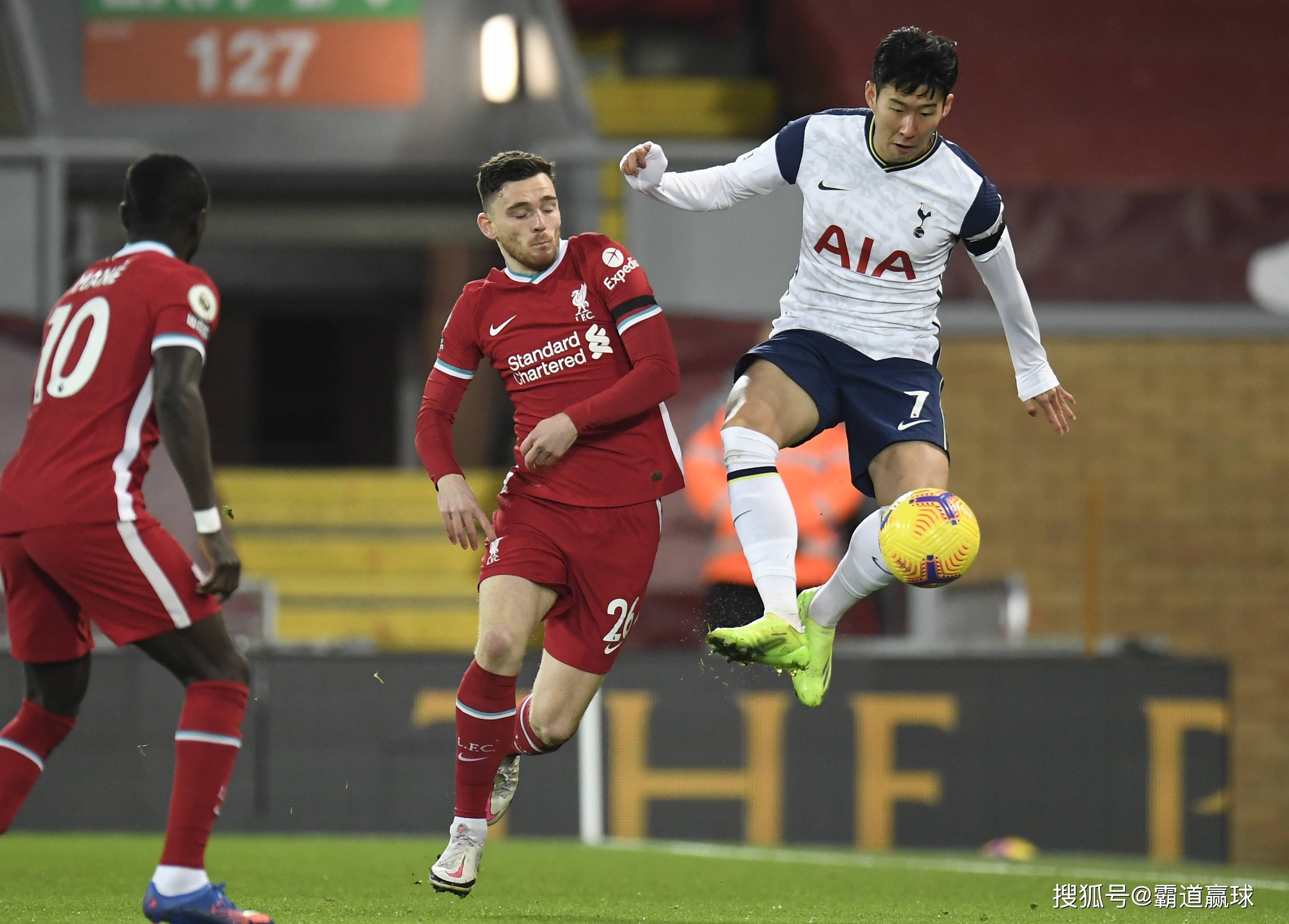 开云体育下载-包含灼热攻击!球队猛攻对方防线不给机会的词条