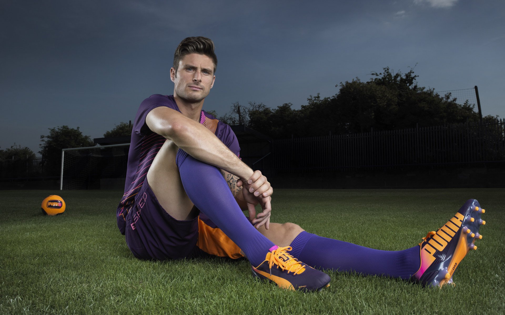 开云体育官网-当篮球的统治力降临绿茵场,伦纳德式悬念扼杀与德冠之夜的奇妙共鸣